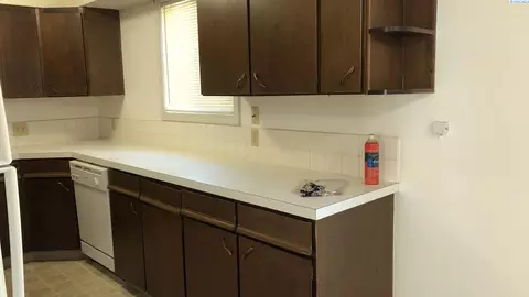 Kitchen - 1548-1550 NW Turner Dr, Pullman, WA 99163 photo 3 of 3