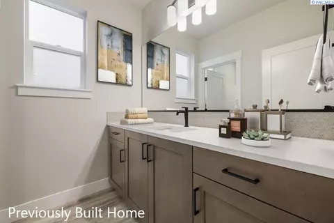 Bath - 5622 Flathead Ave, Pasco, WA 99301 photo 1 of 2