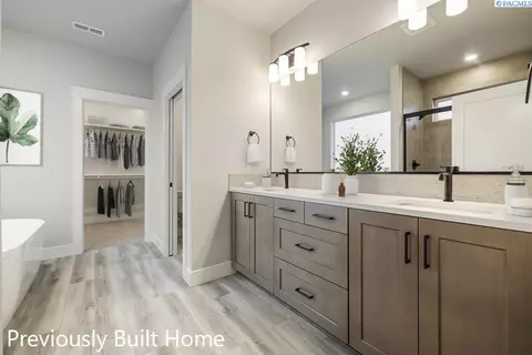 Bath - 5622 Flathead Ave, Pasco, WA 99301 photo 2 of 2