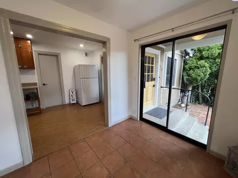 Entry Way - 312 NW Harrison St, Pullman, WA 99163 photo 1 of 2