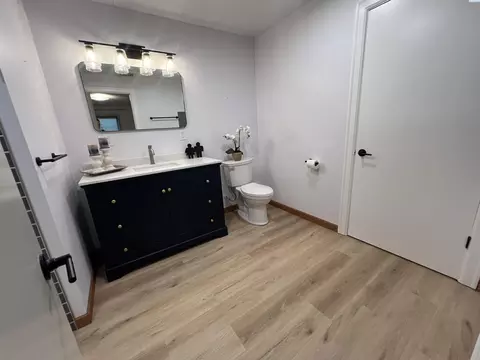 Bath - 312 NW Harrison St, Pullman, WA 99163 photo 1 of 4