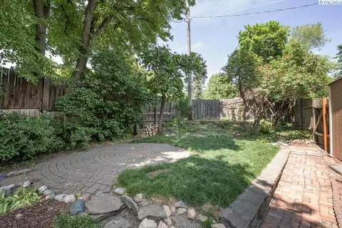 Exterior - 312 NW Harrison St, Pullman, WA 99163 photo 4 of 5