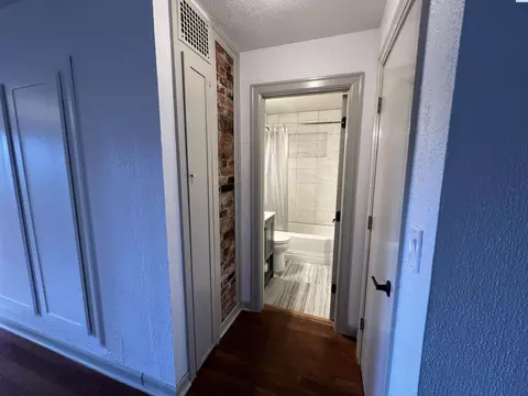 Entry Way - 312 NW Harrison St, Pullman, WA 99163 photo 2 of 2