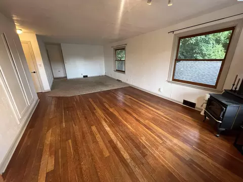 Living - 312 NW Harrison St, Pullman, WA 99163 photo 1 of 4