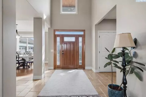 Entry Way - 1815 SW Casey Ct, Pullman, WA 99163 photo 1 of 1