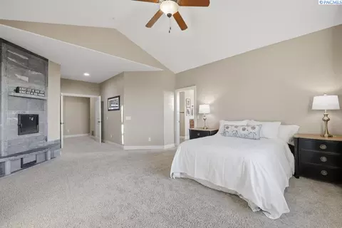 Bedroom - 1815 SW Casey Ct, Pullman, WA 99163 photo 2 of 7