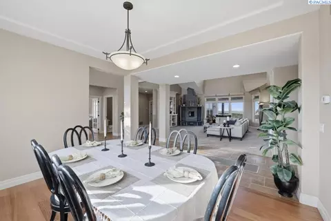 Dining - 1815 SW Casey Ct, Pullman, WA 99163 photo 2 of 4