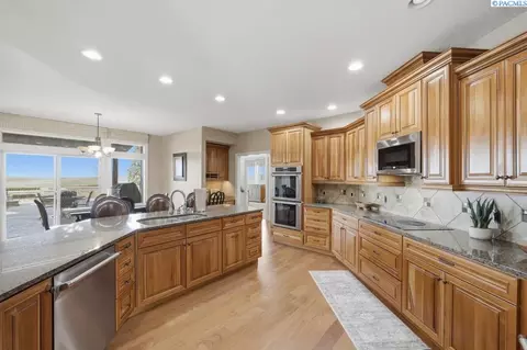 Kitchen - 1815 SW Casey Ct, Pullman, WA 99163 photo 1 of 4