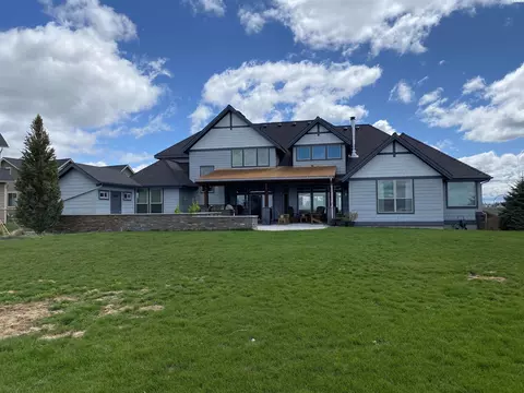 Exterior - 1815 SW Casey Ct, Pullman, WA 99163 photo 2 of 7