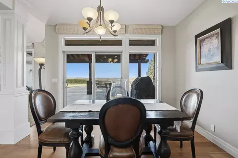 Dining - 1815 SW Casey Ct, Pullman, WA 99163 photo 4 of 4