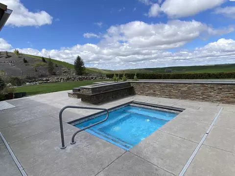 Exterior - 1815 SW Casey Ct, Pullman, WA 99163 photo 3 of 7