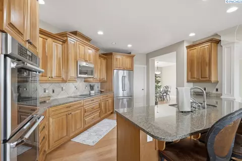 Kitchen - 1815 SW Casey Ct, Pullman, WA 99163 photo 4 of 4