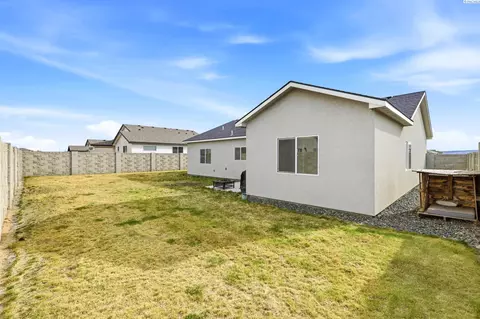 Exterior - 3203 E Helena St, Pasco, WA 99301 photo 4 of 9