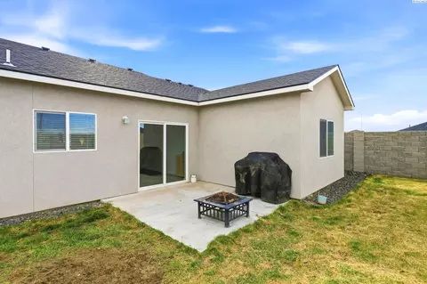 Exterior - 3203 E Helena St, Pasco, WA 99301 photo 3 of 9