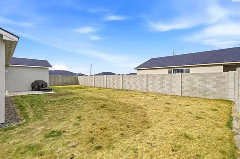 Exterior - 3203 E Helena St, Pasco, WA 99301 photo 7 of 9
