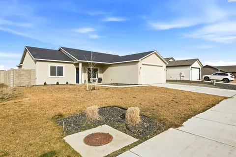 Exterior - 3203 E Helena St, Pasco, WA 99301 photo 2 of 9