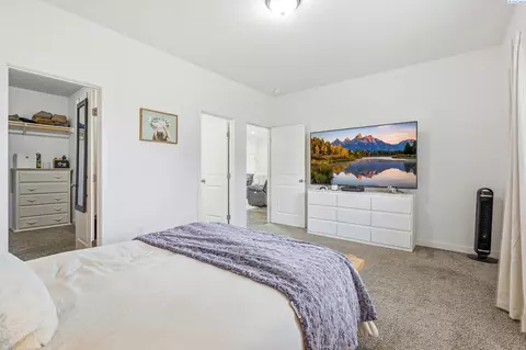 Bedroom - 3203 E Helena St, Pasco, WA 99301 photo 5 of 6