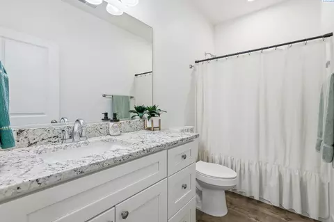 Bath - 3203 E Helena St, Pasco, WA 99301 photo 1 of 2