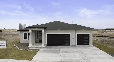1068 S Florida Loop, Kennewick, WA 99338