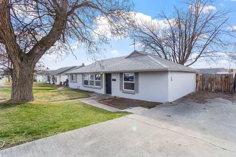 806 S Garfield St, Kennewick, WA 99336
