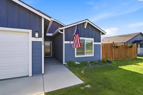1324 14th St, Benton City, WA 99320