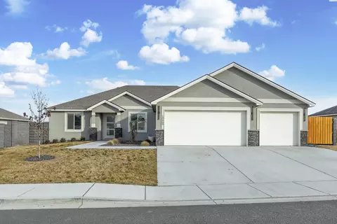 10405 Silverbright Dr, Pasco, WA 99301