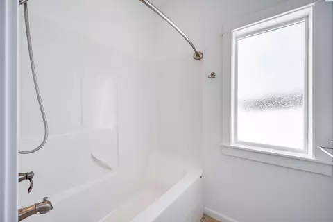 Bath - 135 Osprey Ln, Pullman, WA 99163 photo 2 of 4