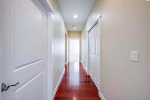 Entry Way - 135 Osprey Ln, Pullman, WA 99163 photo 6 of 8