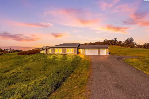 135 Osprey Ln, Pullman, WA 99163