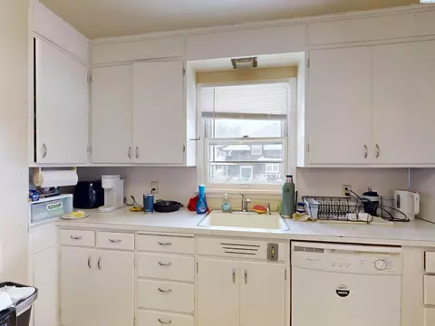 Kitchen - 645645 12 Ne Maple St, Pullman, WA 99163 photo 2 of 4