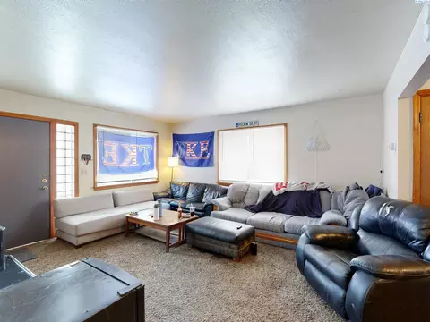 Living - 645645 12 Ne Maple St, Pullman, WA 99163 photo 1 of 2