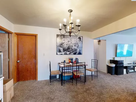 Dining - 645645 12 Ne Maple St, Pullman, WA 99163 photo 1 of 1