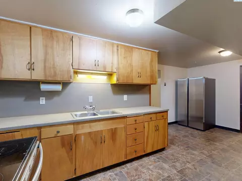 Kitchen - 645645 12 Ne Maple St, Pullman, WA 99163 photo 3 of 4