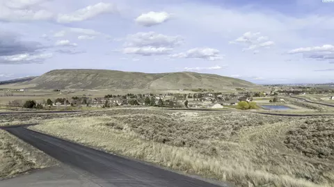 72810 Homestead Rd, Kennewick, WA 99338