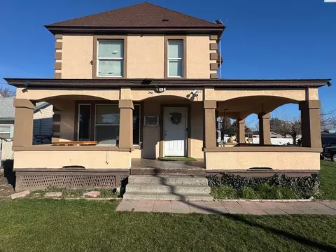 340 N 11th St, Sunnyside, WA 98944