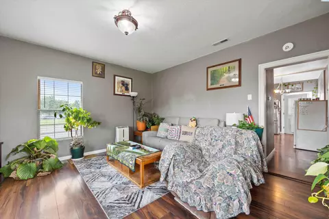 Living - 910 N 5th Ave, Pasco, WA 99301 photo 1 of 1