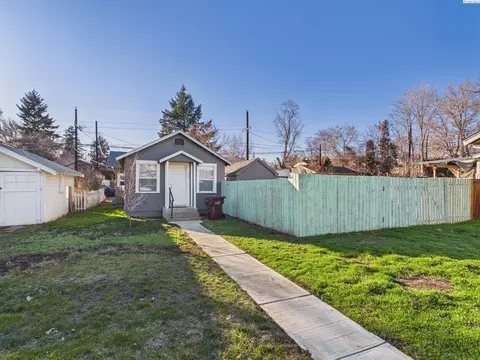 404 S 15th Ave, Yakima, WA 98902