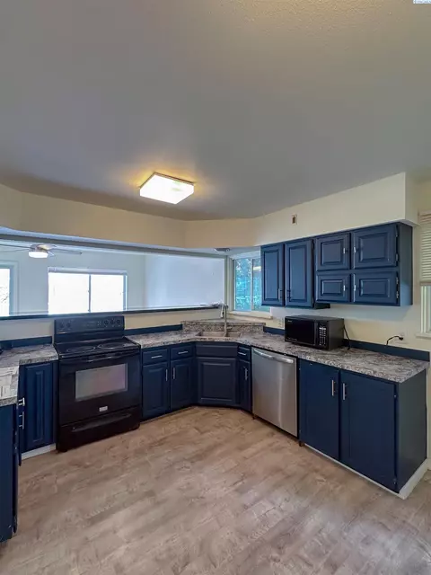 Kitchen - 305 SE Jackson St, Pullman, WA 99163 photo 1 of 1