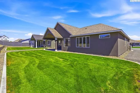Exterior - 5716 Flathead Ave, Pasco, WA 99301 photo 2 of 4