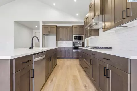 Kitchen - 5716 Flathead Ave, Pasco, WA 99301 photo 2 of 2
