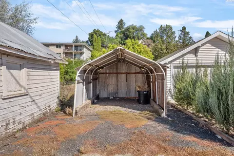 Exterior - 201 E Cooper St, Colfax, WA 99111 photo 6 of 8
