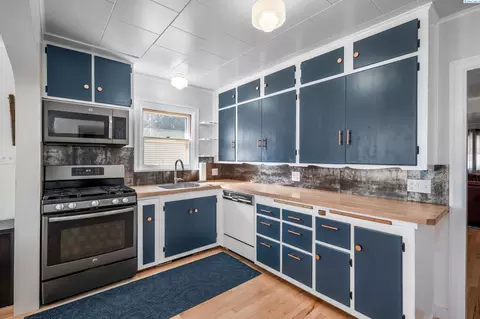Kitchen - 201 E Cooper St, Colfax, WA 99111 photo 3 of 4