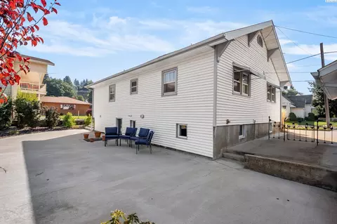 Exterior - 201 E Cooper St, Colfax, WA 99111 photo 7 of 8