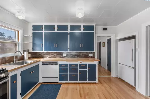 Kitchen - 201 E Cooper St, Colfax, WA 99111 photo 4 of 4