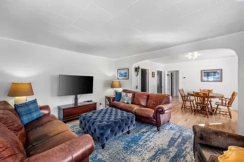 Living - 201 E Cooper St, Colfax, WA 99111 photo 2 of 3