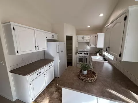 Kitchen - 345 NW Parr Dr, Pullman, WA 99163 photo 1 of 4