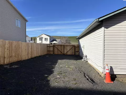 Exterior - 345 NW Parr Dr, Pullman, WA 99163 photo 5 of 5