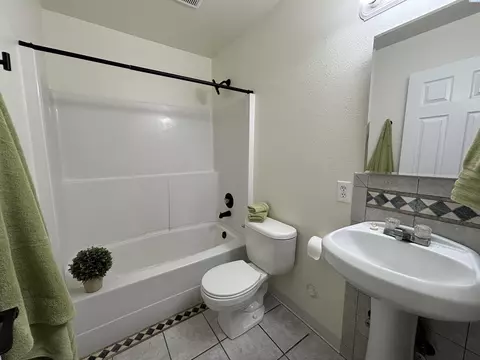 Bath - 345 NW Parr Dr, Pullman, WA 99163 photo 3 of 3