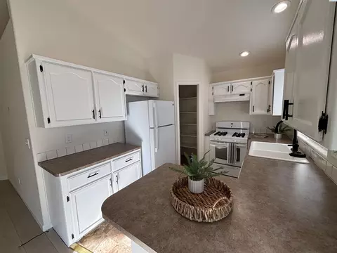 Kitchen - 345 NW Parr Dr, Pullman, WA 99163 photo 4 of 4