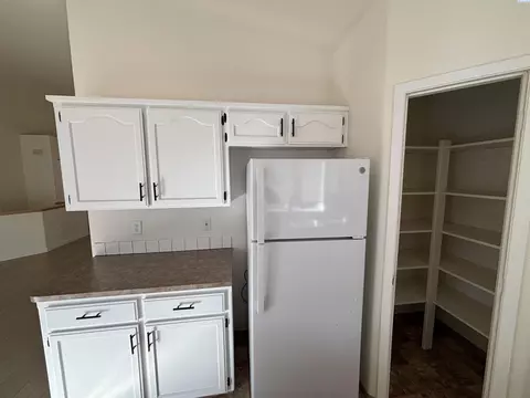 Kitchen - 345 NW Parr Dr, Pullman, WA 99163 photo 2 of 4